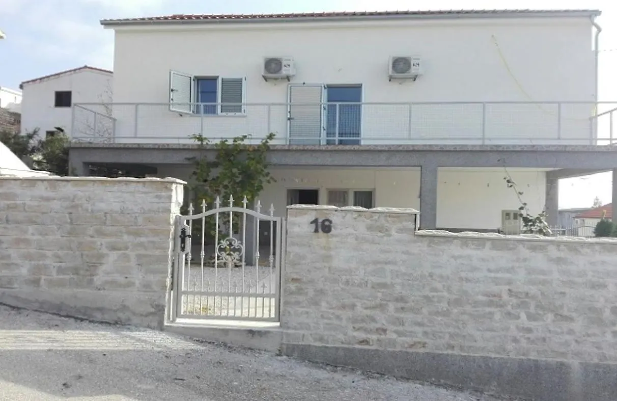 Apartments With A Parking Space Krusevo, Novigrad - 16581